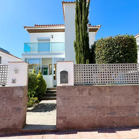 Villa Con Vista Al Mar Y Piscina Privada