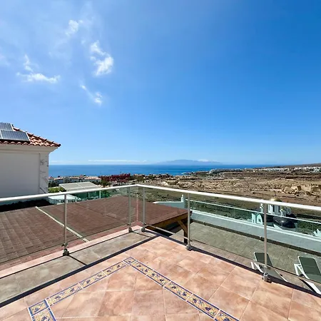 Con Vista Al Mar Y Piscina Privada