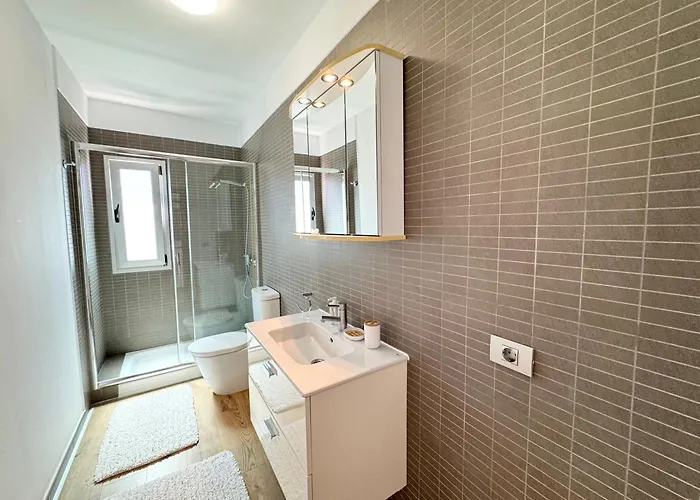 Con Vista Al Mar Y Piscina Privada וילה אדחה