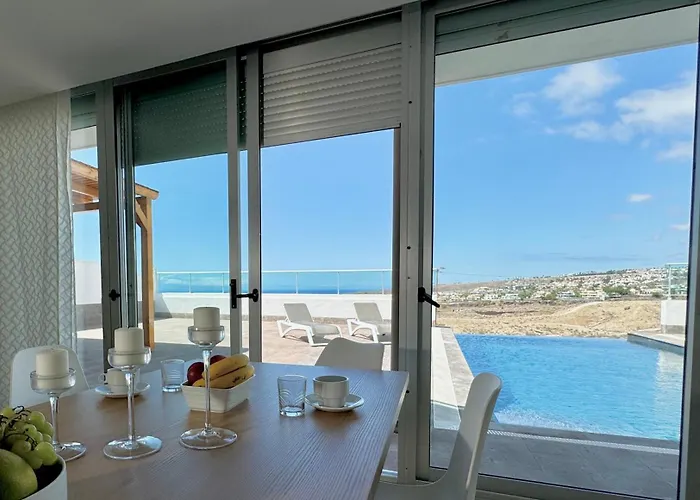 Con Vista Al Mar Y Piscina Privada וילה אדחה